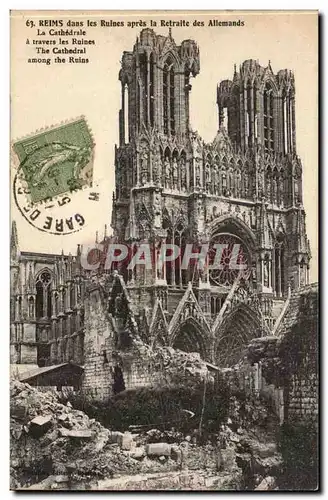 Reims - dans les Ruines apres la Retraite des Allemands - La Cathedrale - Cartes postales