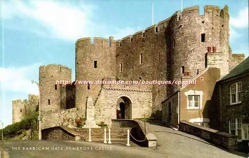 England - Angleterre - Pembroke Castle - The Barbican Gate - A Salmon Cameracoor Card - Cartes postales