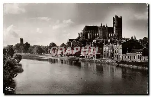 Cartes postales moderne Auxerre La cathedrale vue des bords de l&#39Yonne