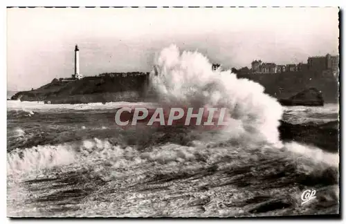 Biarritz Ansichtskarte AK Effet de vagues Dans le fond la plage (phare lighthouse)