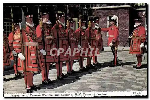 Grande Bretagne londres London Cartes postales inspection of Yeoman Wardens and Gaoler at HM Tower of london (un