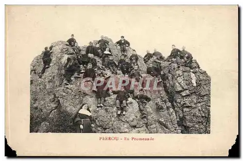 Orne - Perrou - En Promenade - enfants Cartes postales