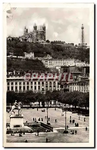 Lyon Cartes postales moderne Place Bellecour et colline de Fourviere