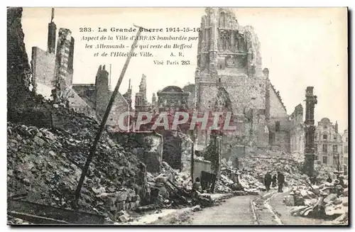 Arras Cartes postales Aspect de la ville bombardee par les allemands Beffroi et hotel de ville