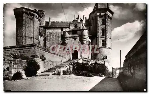 Saumur Cartes postales moderne L&#39entree du chateau cote Sud Ouest