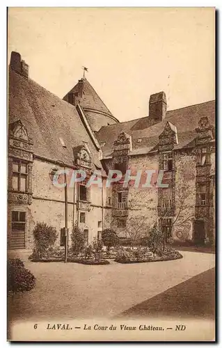 Laval Ansichtskarte AK La cour du vieux chateau