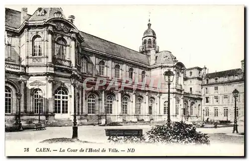 Caen - La Cour de l&#39Hotel de Ville - Ansichtskarte AK