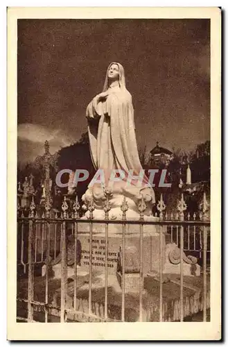 Lisieux - Statue erige au Cimitiere de Lisieux sur l&#39emplacement de la derniere tombe de Ste Ther