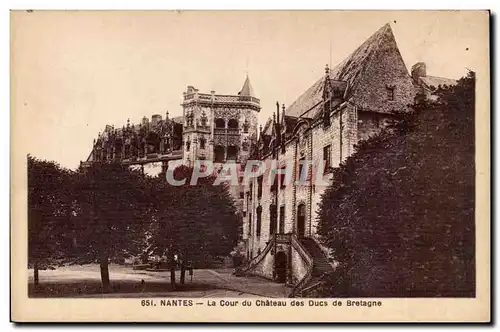 Nantes Ansichtskarte AK La cour du chateau des ducs de Bretagne