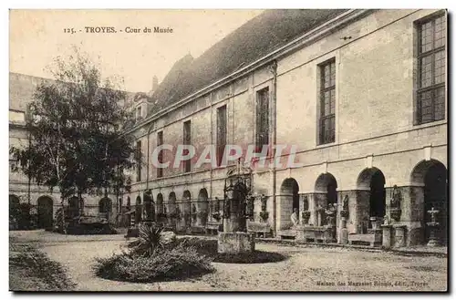 troyes Cartes postales Cour du musee