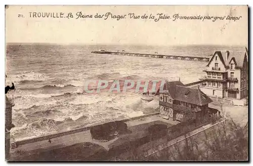 Trouville Ansichtskarte AK La reine des plages Vue de la jetee Promenade par gros temps