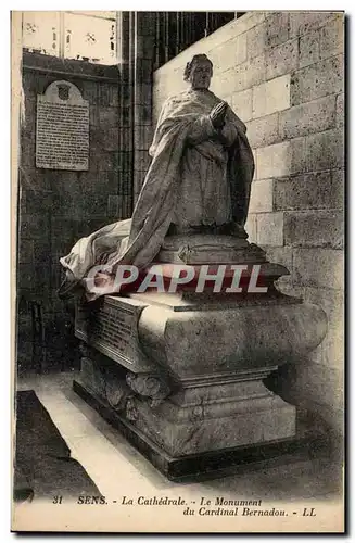 Sens Ansichtskarte AK La cathedrale Le monument du cardinal Bernadou