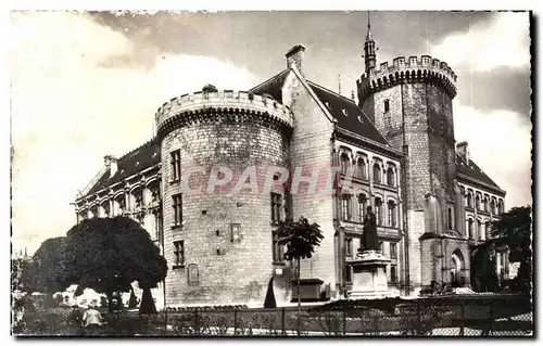 Angouleme Cartes postales moderne Hotel de ville Tour de Valois et Tour de Lusignan