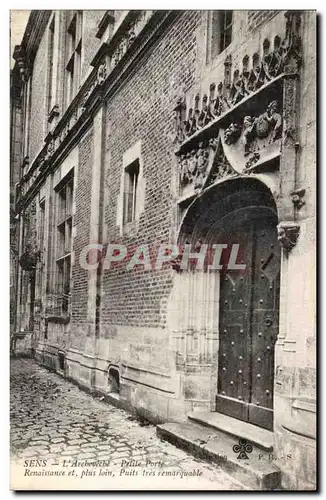 Sens Cartes postales L'archeveche Petit porte Renaissance et plus loin Puits tres remarquable