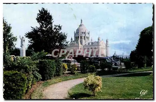 Lisieux Cartes postales Le square vers la basilique