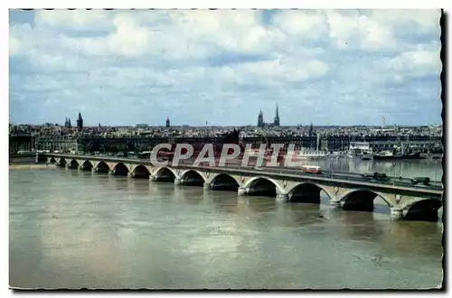 Cartes postales Bordeaux Le pont de pierre Vue generale sur la ville