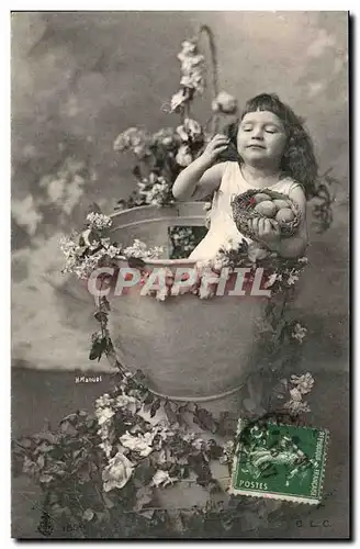 Fantaisie - Paques - Enfant avec oeufs - Smiling little girl with eggs - Cartes postales