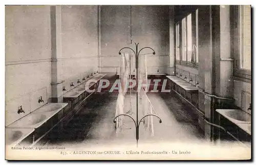 Argenton sur Creuse Cartes postales L&#39ecole professionnelle Un lavabo