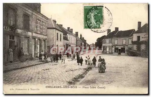 Chilleurs aux Bois Cartes postales Place (cote Ouest)