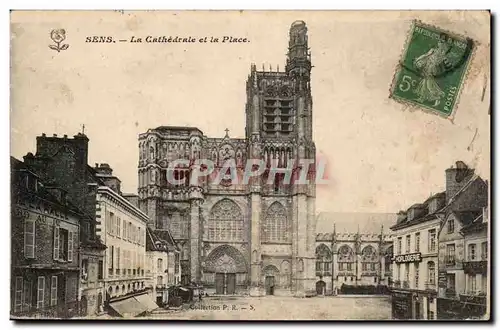 Sens Cartes postales La cathedrale et la place