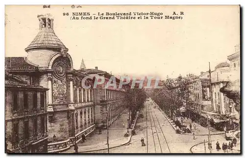 Nimes Cartes postales Le boulevard Victor Hugo au fond grand theatre et Tour Magne