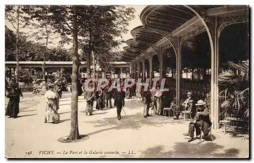 Vichy Ansichtskarte AK Le parc et la galerie couverte