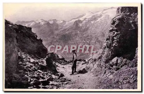 Environs de Luchon Cartes postales Groupe ds Monts Maudits vu a travers l&#39echancrure du port de Venasque