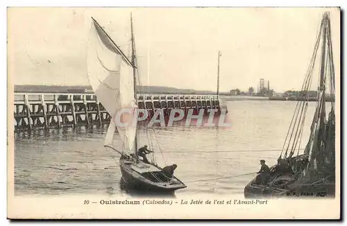 Ouistreham Cartes postales La jete de l'est et l'avant port (bateau)