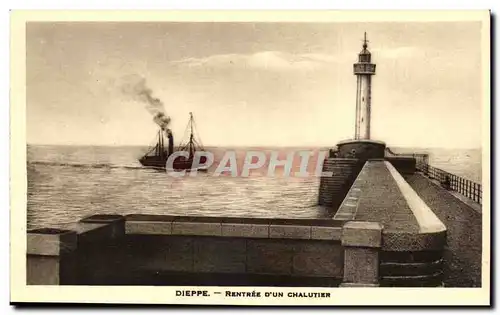 Dieppe Ansichtskarte AK Rentree d&#39un chalutier (phare lighthouse)