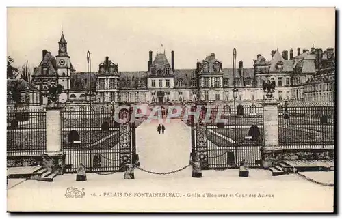 Palais de Fontainebleau Ansichtskarte AK Grille d&#39honneur et cour des Adieux