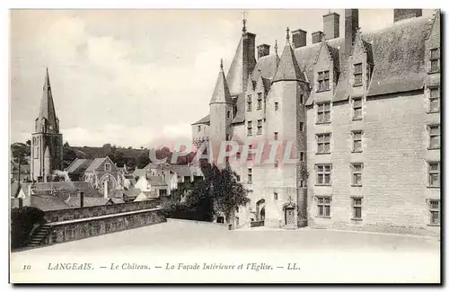 Langeais Cartes postales le chateau La facade interieure et l&#39eglise