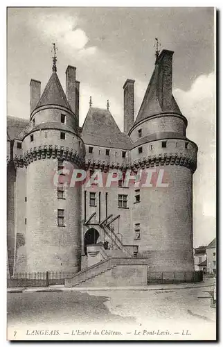 Langeais Cartes postales Entre (sic) du chateau le pont levis