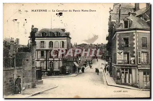 Mayenne Cartes postales Le carrefour du parvis Notre Dame
