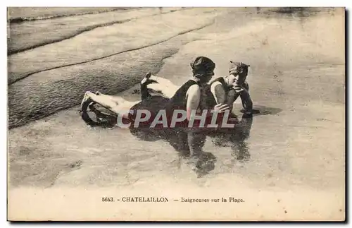 Chatelaillon Cartes postales Baigneuses sur la plage