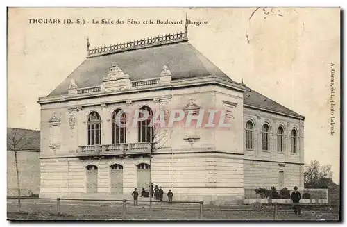 Thouars - la salle des Fetes et le Boulevard Bergeon - Cartes postales