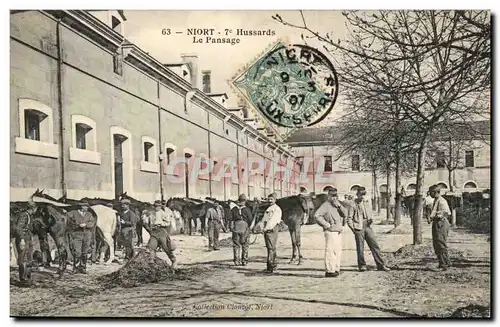 Niort Ansichtskarte AK 7eme hussards Le pansage (chevaux militaria)