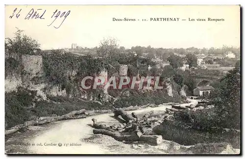 Parthenay Cartes postales Les vieux remparts