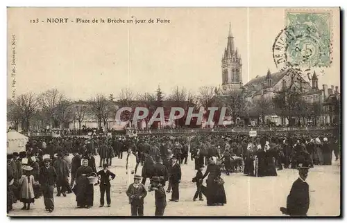 Niort Ansichtskarte AK Place de la Breche un jour de foire