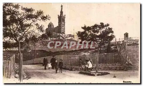 Marseille Cartes postales Une vue sur Notre Dame de la Garde (enfants)