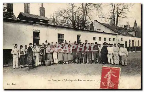 Cartes postales Au quartier Epluchage des pommes terre (militaria cuisine cuisiniers)