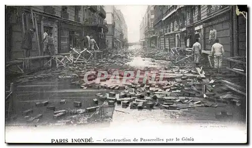 Paris Ansichtskarte AK Paris inonde Construction de passerelles par le Genie Publicite Kabiline Teinture de menag