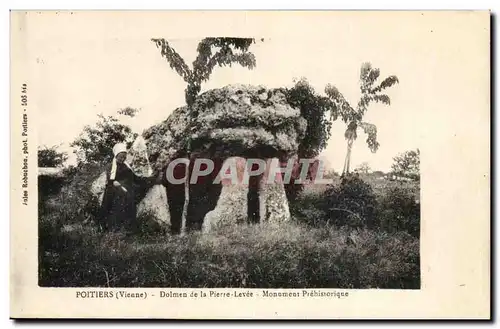 Poitiers Ansichtskarte AK Dolme de la Pierre Levee Monument prehistorique (fileuse)