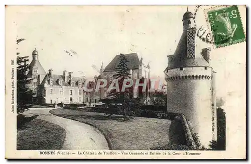 Bonnes Cartes postales Le chateau de Touffou Vue generale et entree de la cour d&#39honneur