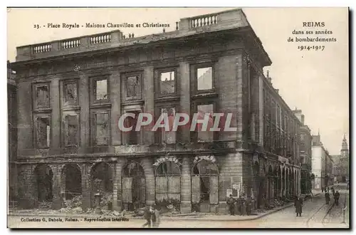 Reims dans ses annees de bombardement Ansichtskarte AK Place royale Maisons Chauvillon et Chrstiaens