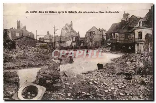 Reims dans les ruines apres la retraite des allemands Ansichtskarte AK Place St Timothee