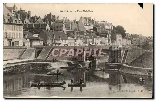 Nevers Cartes postales Le pont mal place