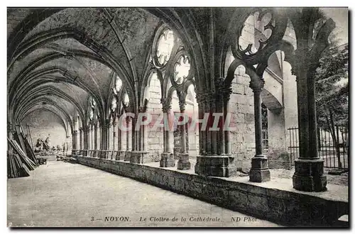 Noyon Cartes postales Le cloitre de la cathedrale