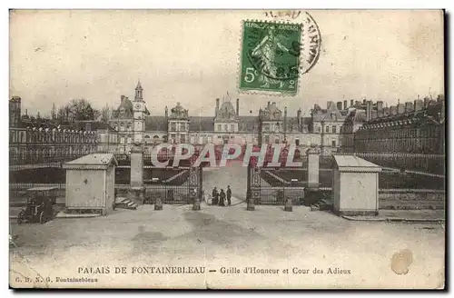 Cartes postales Palais de Fontainebleau Cartes postales GRille d&#39honneur et cour des Adieux