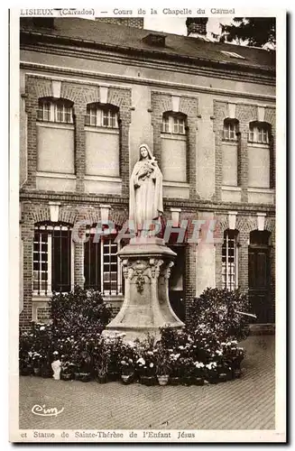 Lisieux Ansichtskarte AK Cours de la chapelle du Carmel et statue de Sainte Therese de l&#39enfant Jesus