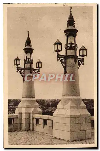 Cartes postales Basilique de Lisieux Lampadaire du parvis